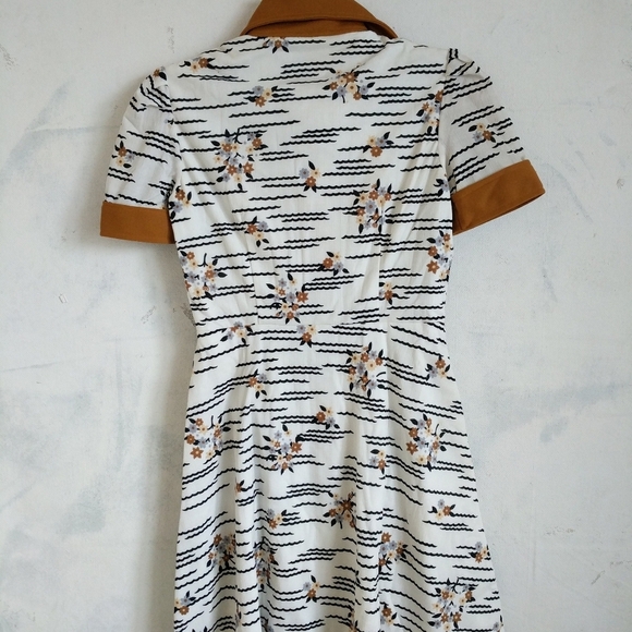 Vintage Floral Dress with Brown Accents - Picture 2 of 3